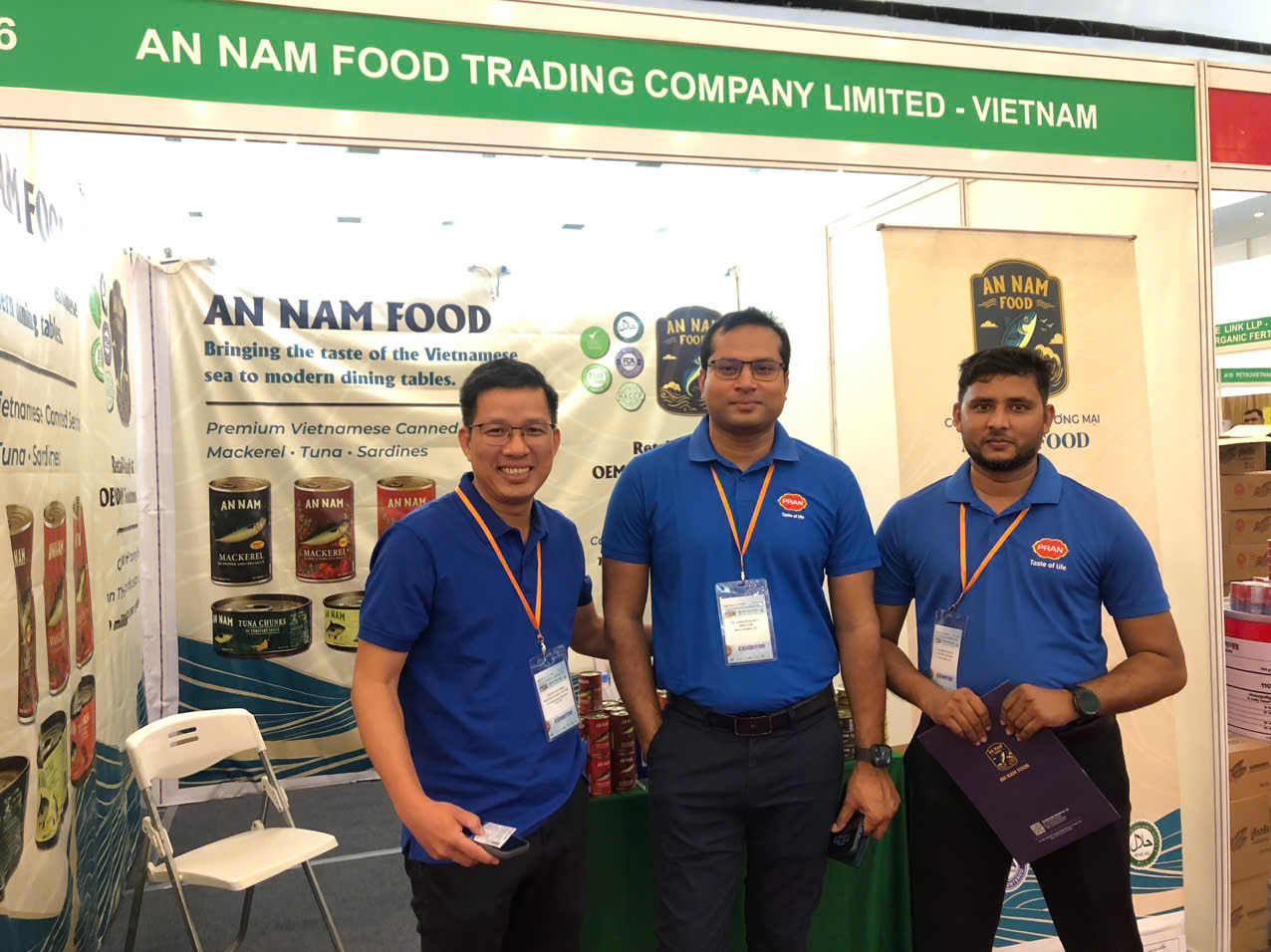 Nhân viên An Nam Food check-in cùng đối tác, mở ra cơ hội hợp tác OEM/ODM. 