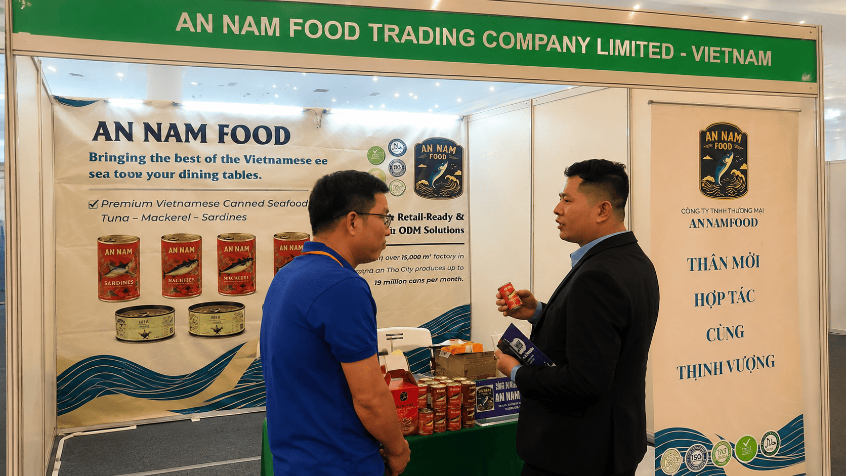 Nhân viên An Nam Food lắng nghe những câu hỏi và mong muốn từ khách hàng
